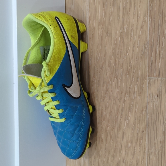 Nike Tiempo Cleats - Picture 3 of 3